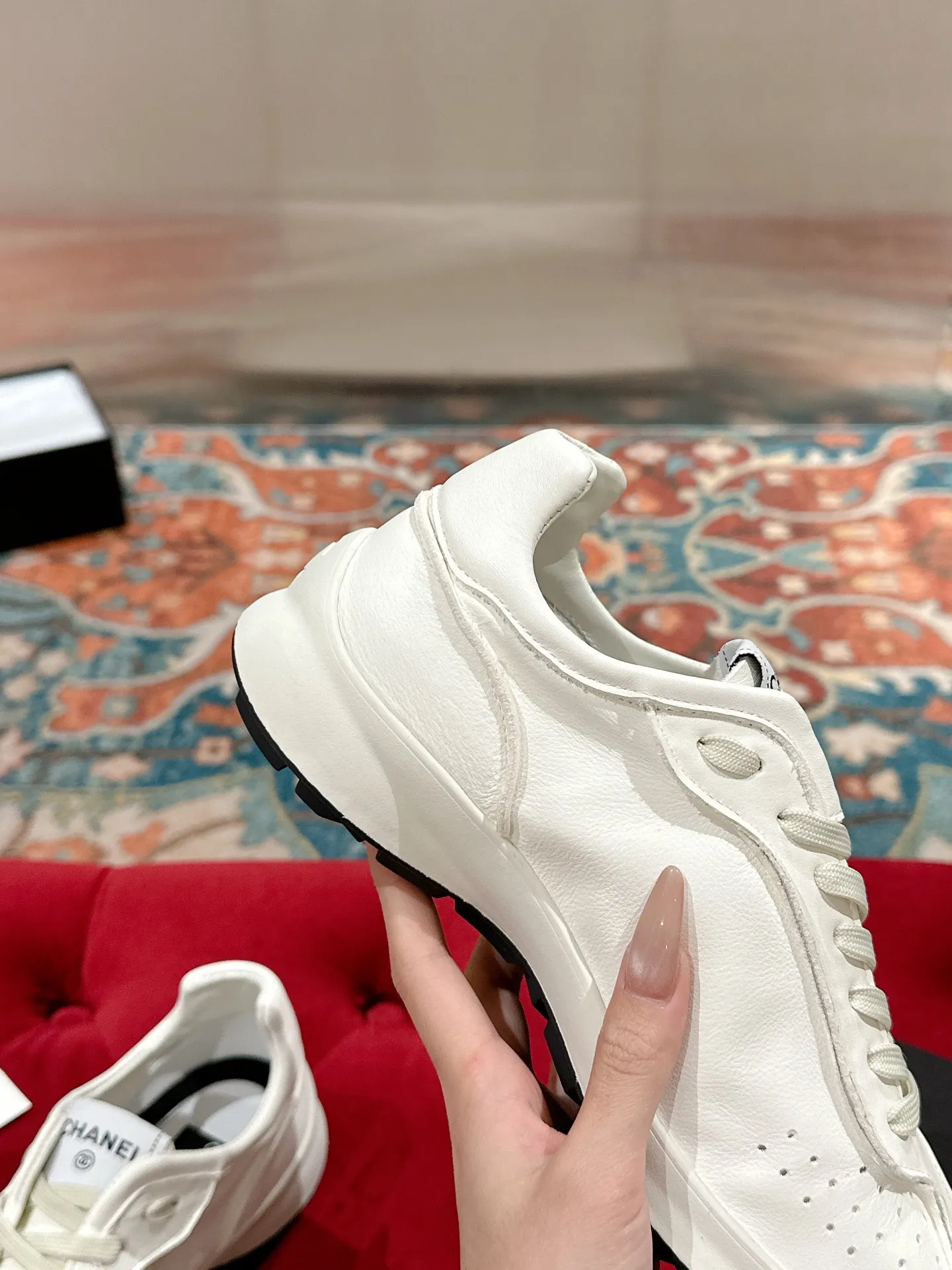 👟👟Ex-factory price 600👟👟 CHANEL Chanel classic sneakers, super internet celebrity series! There are so many Internet celebrities on their feet, and the counter is super popular〰️〰️ The world of Chanel has always been a dream for girls, the simple partition design is a super interpretation of multiple texture effects, the most eye-catching LOGO double C is also my favorite, no matter how you match it on your feet, the effect is completely amazing✔✔✔I must recommend you to buy this one⚡️⚡️Bangladesh environmentally friendly leather upper, original private model TPU outsole The color details are all compared 🆚 at the counter! Perfect presentation with zero color difference ❥ ❥ Every detail is beyond the genuine level! There is no pressure in and out of the counter☑️Number of yards: 35-40